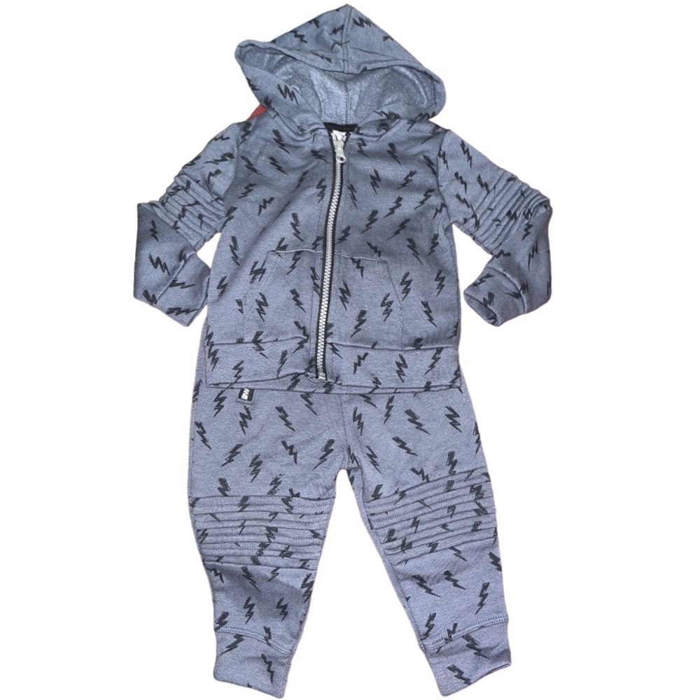 Wonder nation gray sweatsuit with lightning bolt design size 12mo includes shirt